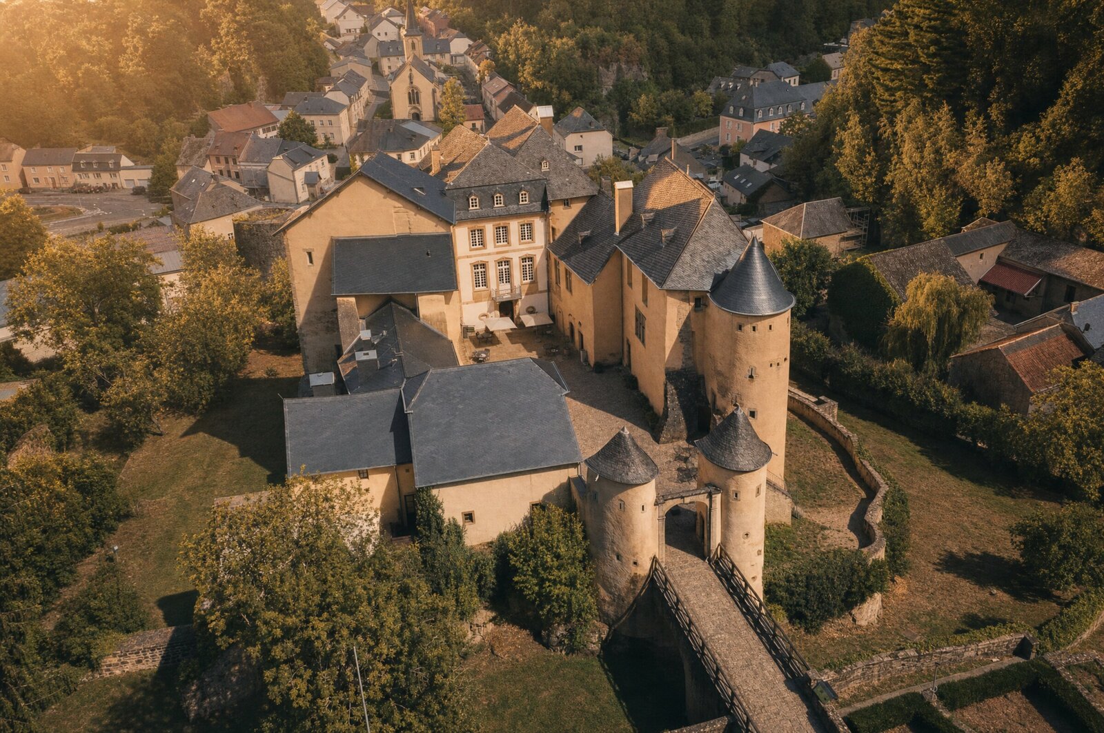Exterior of Château de Bourglinster